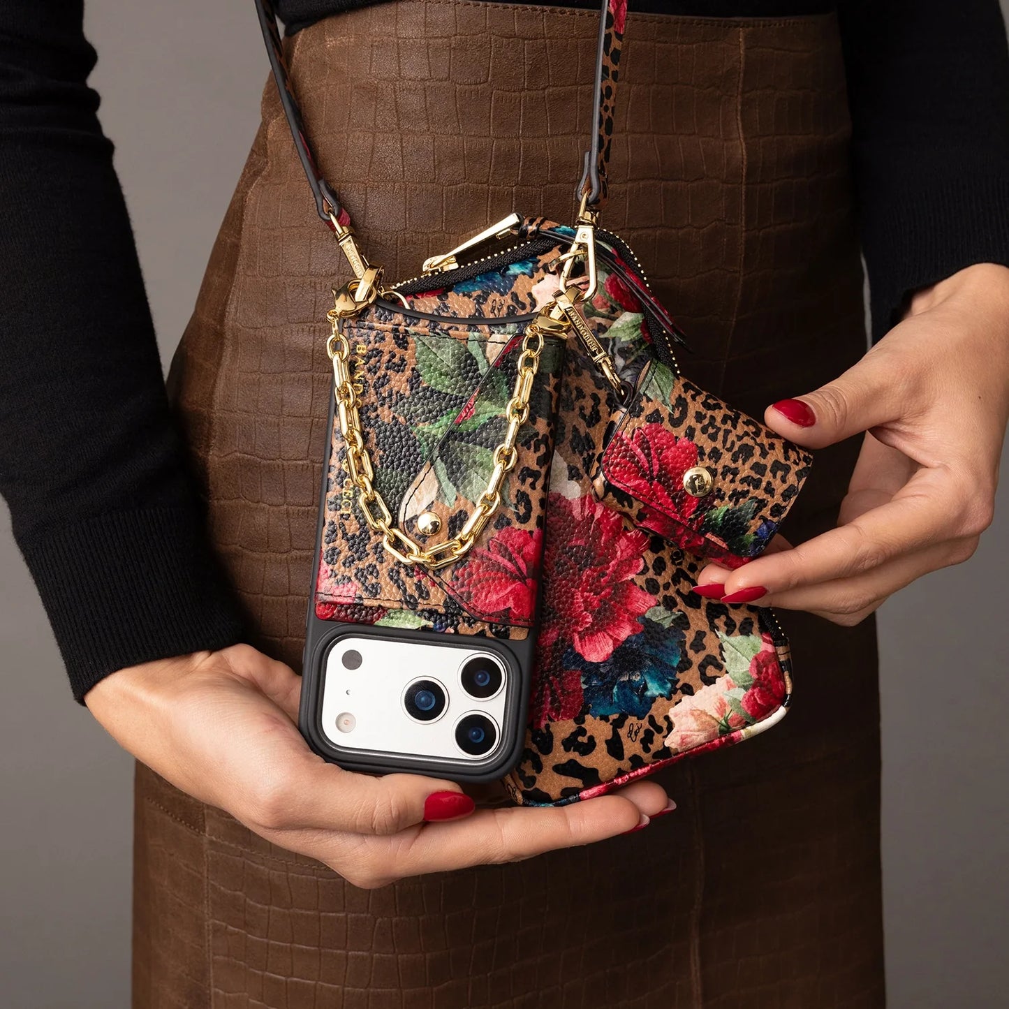 Avery AirPod Clip-On Pouch - Ceci Dark FloralCheetah/Gold