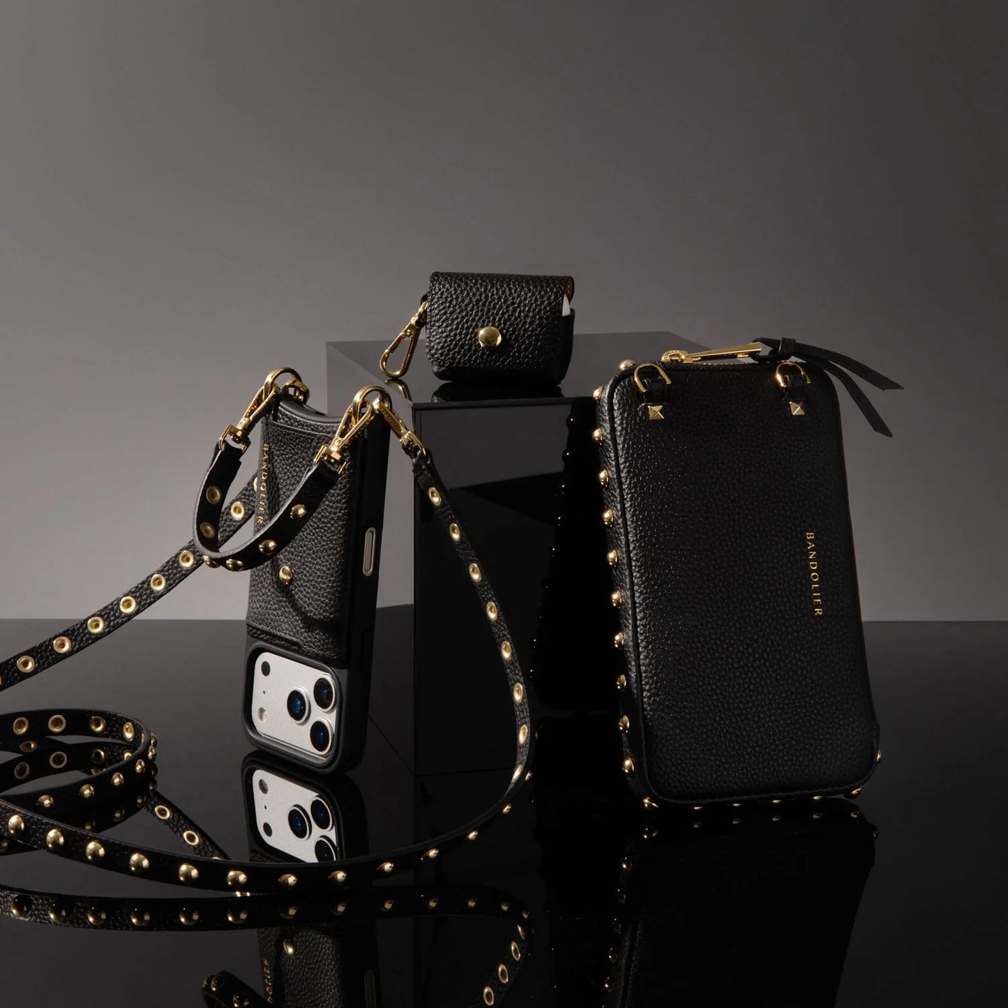 Round Studded Expanded Pouch - Black/Gold
